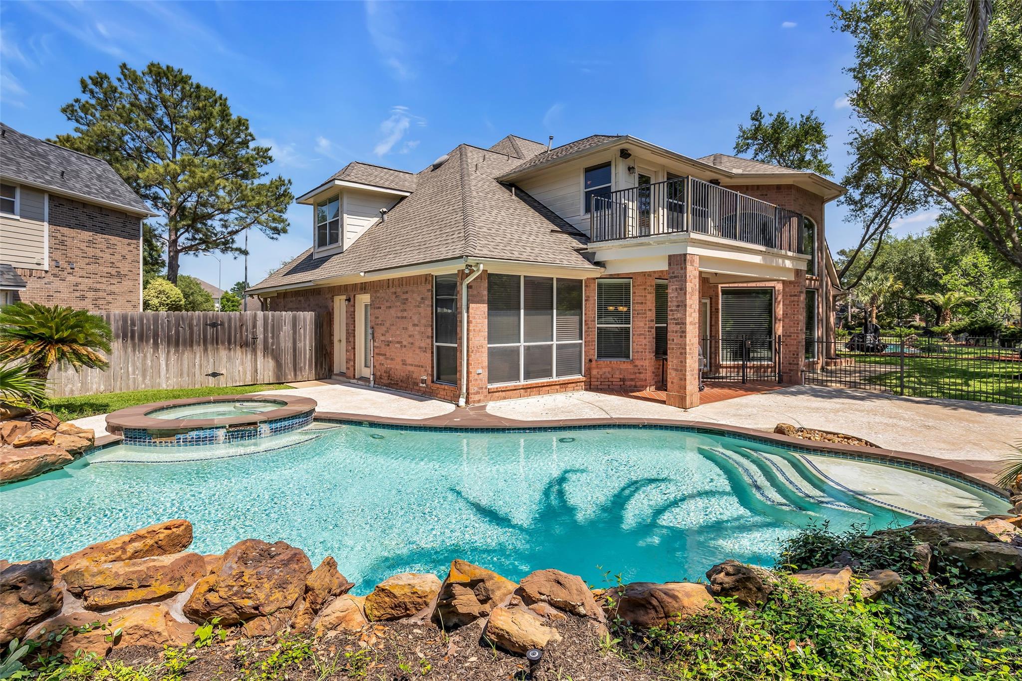 15935 Lake Loop Drive
