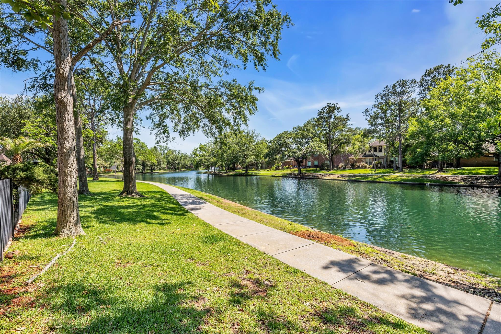 15935 Lake Loop Drive