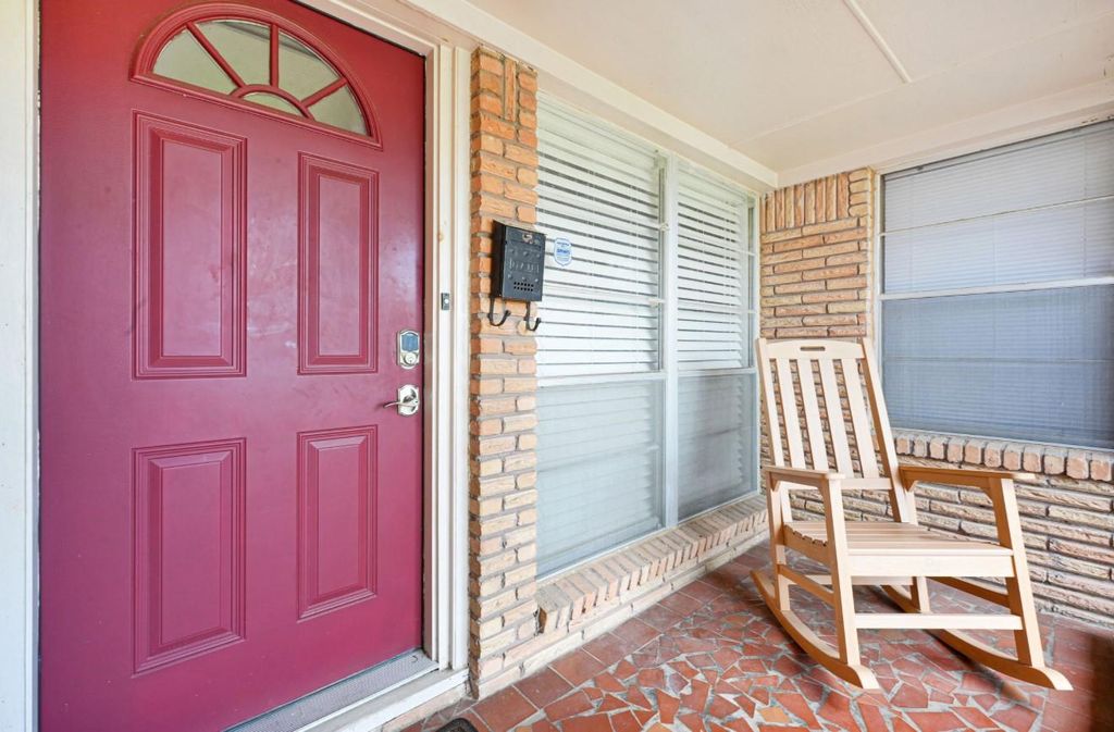 Photo of 1235 Ansbury Drive, Houston, TX 77018 (MLS # 26446989)