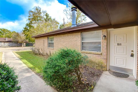 Photo of 212 Quaker Drive #B1, Friendswood, TX 77546 (MLS # 90563297)
