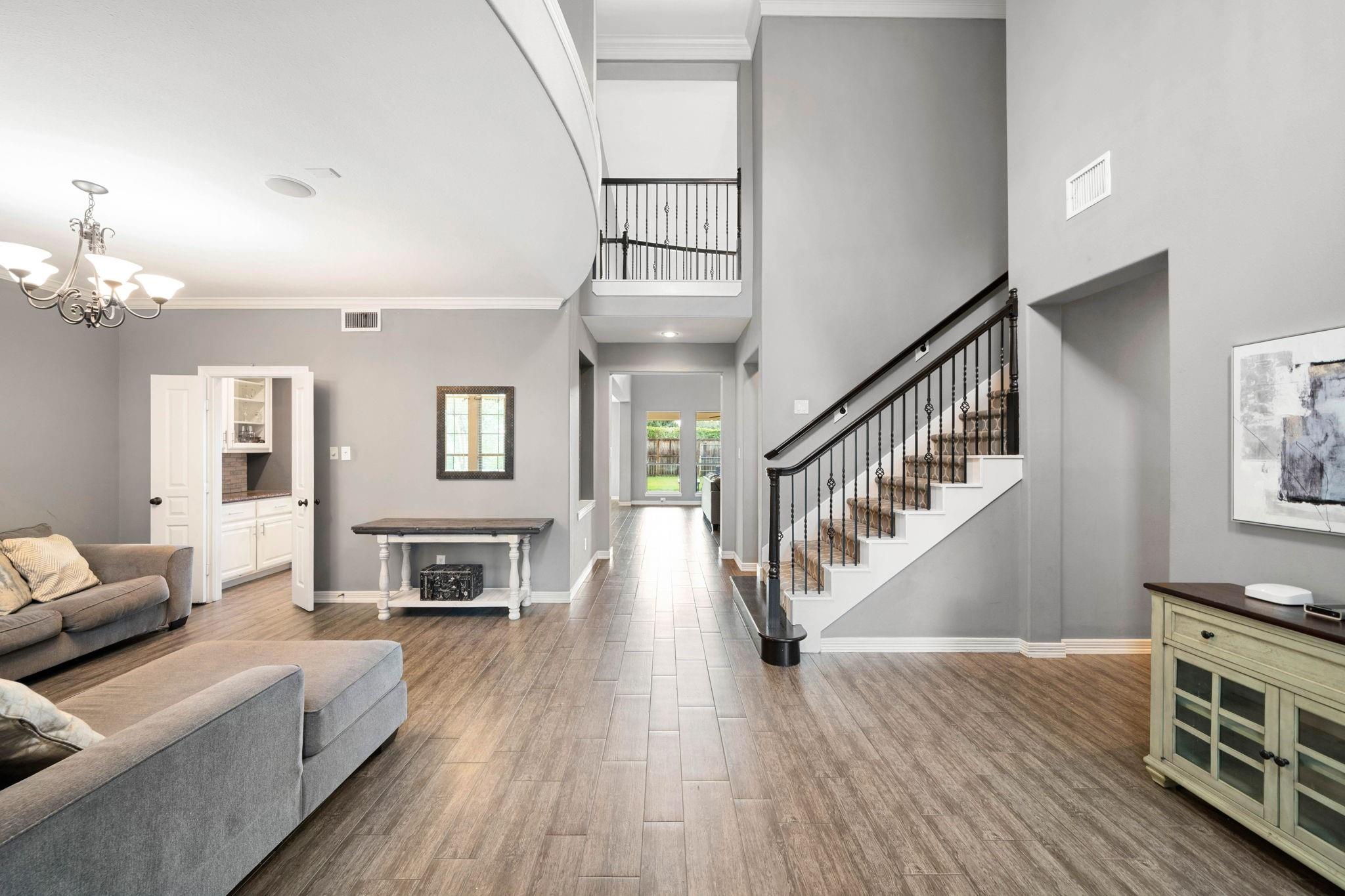 6130 Carlisle Lane