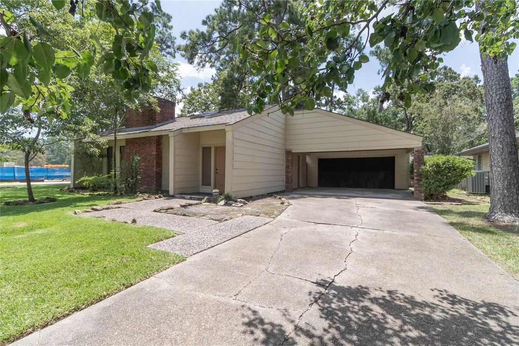 Photo of 1926 Maple Lakes Drive, Houston, TX 77339 (MLS # 83476120)