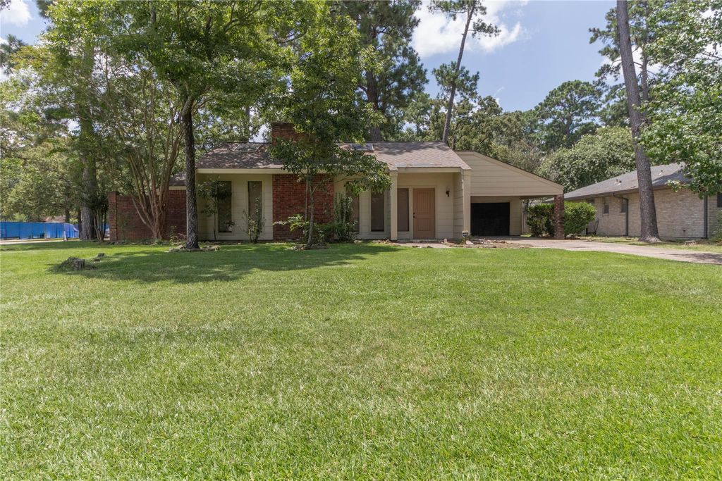 Photo of 1926 Maple Lakes Drive, Houston, TX 77339 (MLS # 83476120)