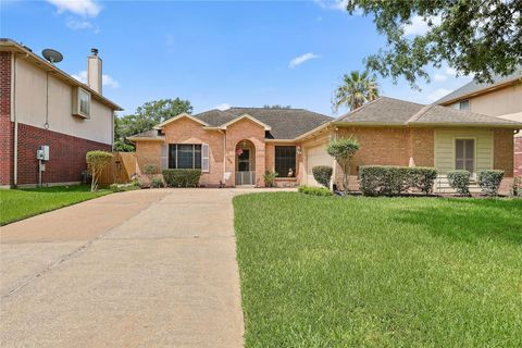 Photo of 1818 Kemah Oaks Drive, Kemah, TX 77565 (MLS # 17943035)