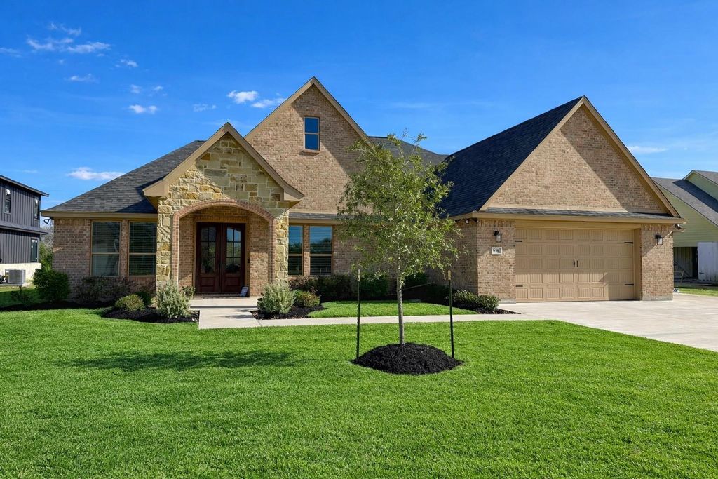 Photo of 838 Oak Ridge Drive, Angleton, TX 77515 (MLS # 62399697)