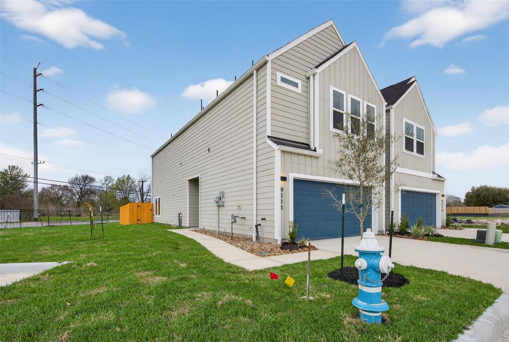 Photo of 2013 Rocky Sharp Trail, Houston, TX 77088 (MLS # 80401404)
