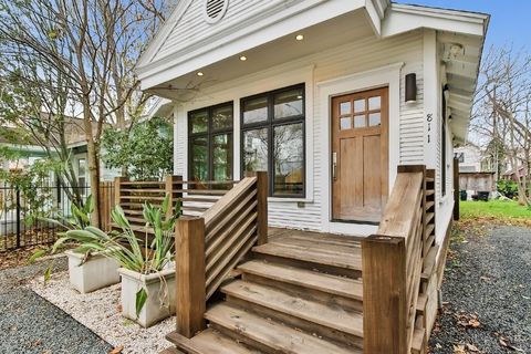 Photo of 811 E 23rd Street, Houston, TX 77009 (MLS # 98090605)