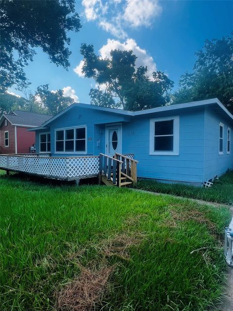 Photo of 2010 Bogatto Street, La Marque, TX 77568 (MLS # 75200611)