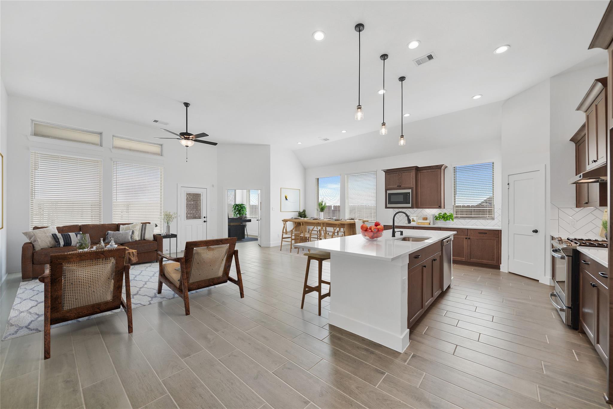 2904 Lago Costa Drive
