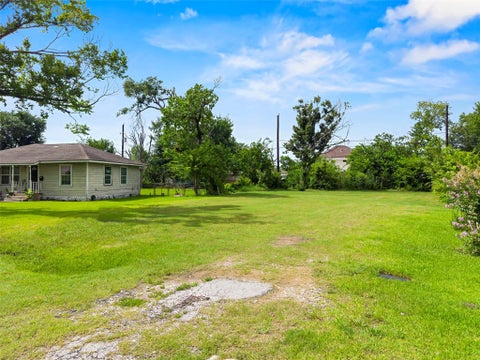 Photo of 10425 N Oswego Street, Houston, TX 77029 (MLS # 73767206)