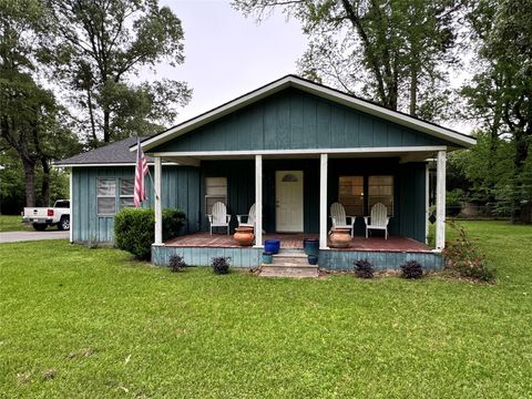 Photo of 316 Pine Harbor Drive, Onalaska, TX 77360 (MLS # 85494179)