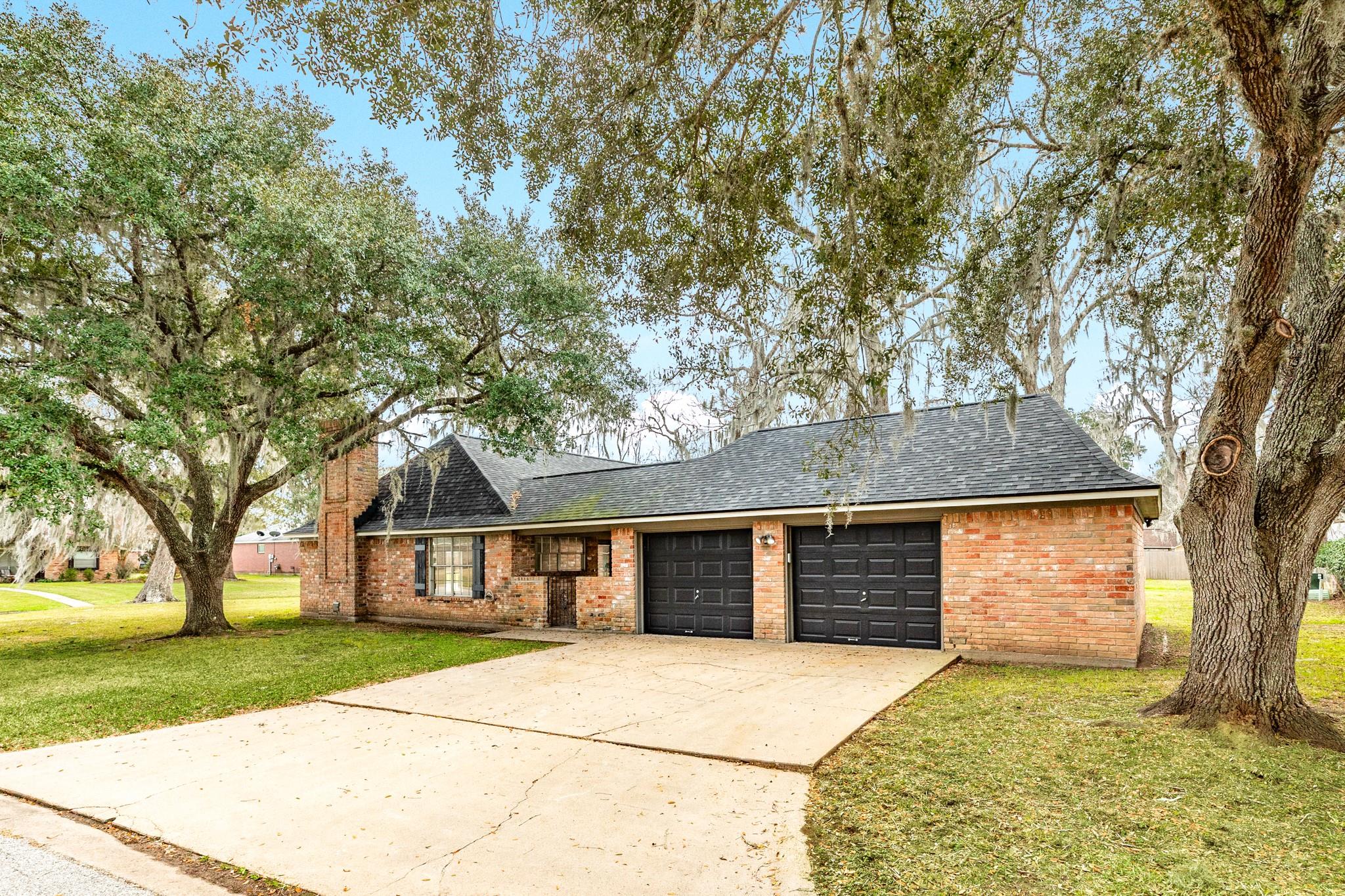 200 Wentworth Dr