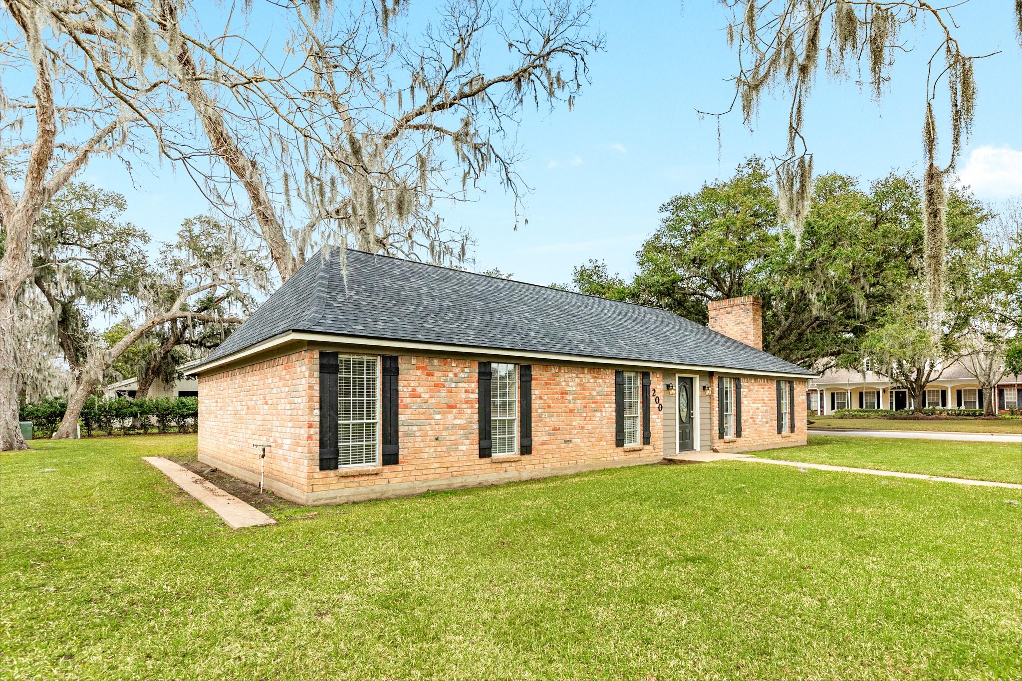 200 Wentworth Dr