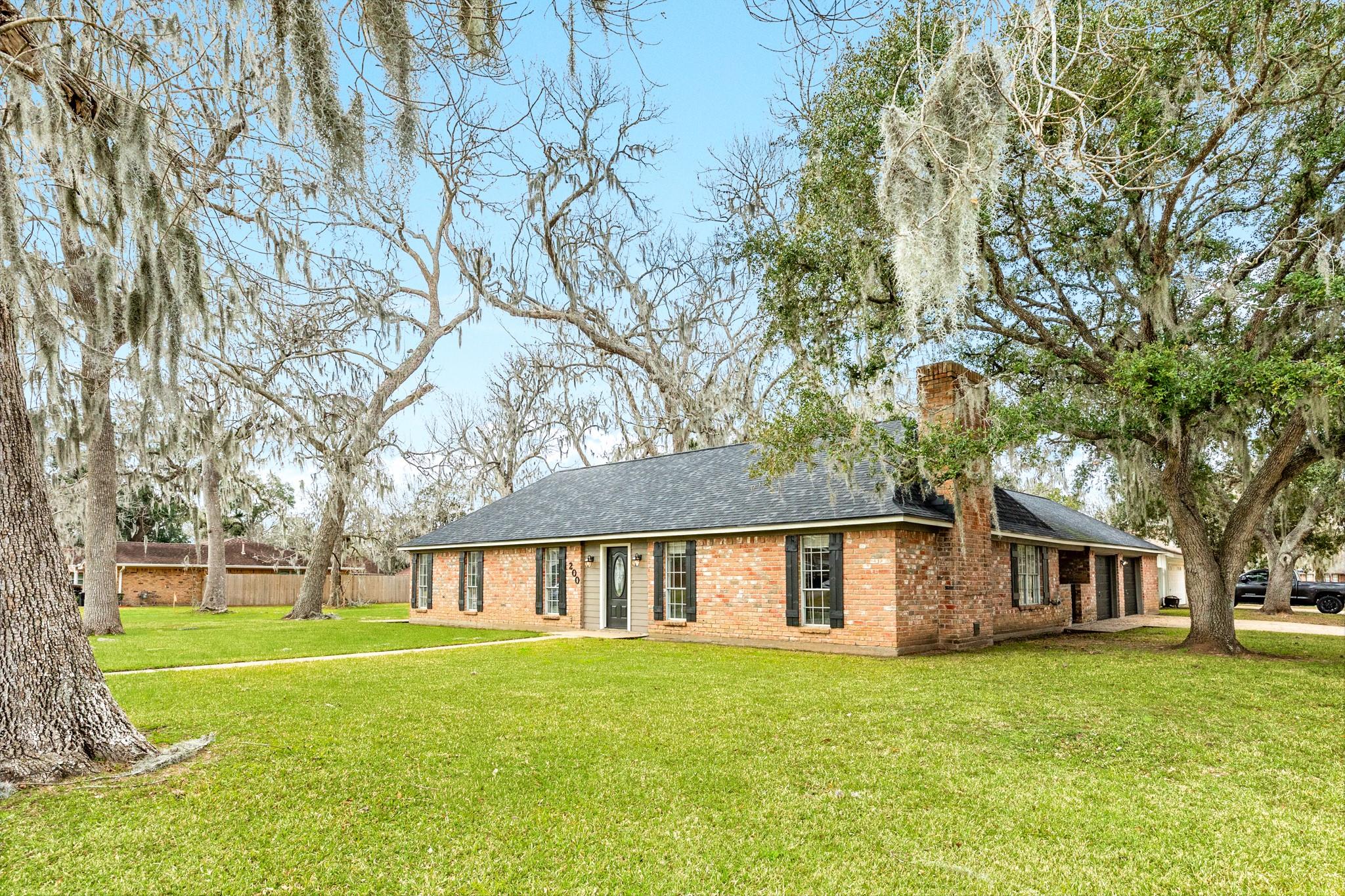 200 Wentworth Dr