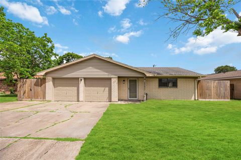 Photo of 2814 6th Avenue N, Texas City, TX 77590 (MLS # 30126226)