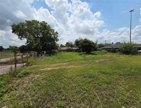 Photo of 5514 Jensen Drive, Houston, TX 77026 (MLS # 47053012)