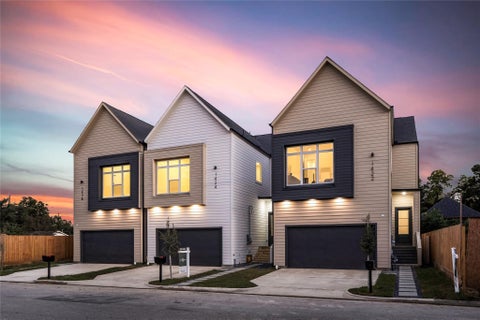 Photo of 1424 E 33rd Street, Houston, TX 77022 (MLS # 47676254)