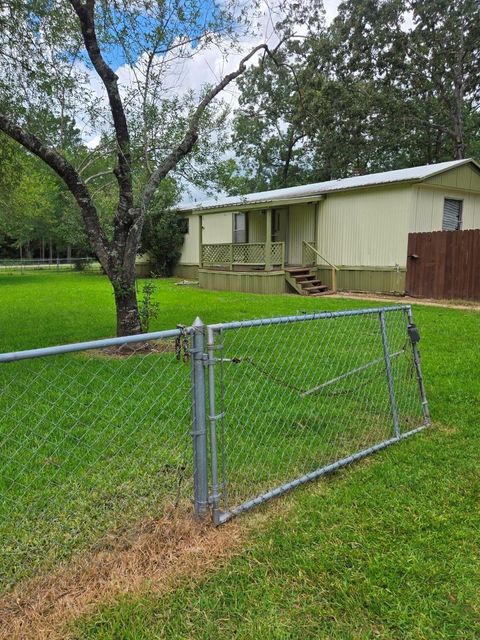 Photo of 11 Kim ST, Shepherd, TX 77371 (MLS # 67173161)