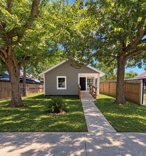 Photo of 1218 Magnolia Street, Baytown, TX 77520 (MLS # 87333220)