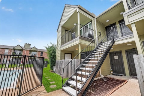 Photo of 18800 Egret Bay Blvd Boulevard #503, Webster, TX 77058 (MLS # 33017269)