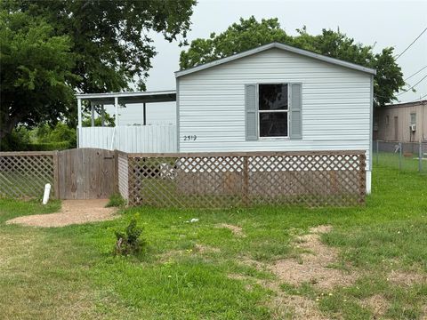 Photo of 2519 Mcdonald Road, Oyster Creek, TX 77541 (MLS # 97307154)