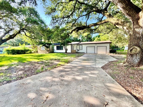 Photo of 2419 Meadow Lane, La Marque, TX 77568 (MLS # 14333458)