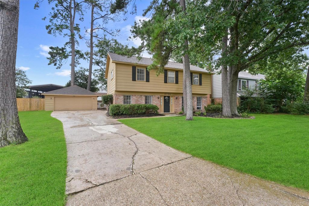 Photo of 5726 Green Timbers Drive, Humble, TX 77346 (MLS # 31315504)