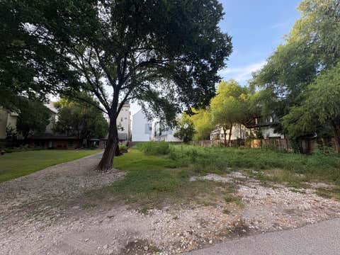 Photo of 1121 W 15th 1/2 Street, Houston, TX 77008 (MLS # 97043228)