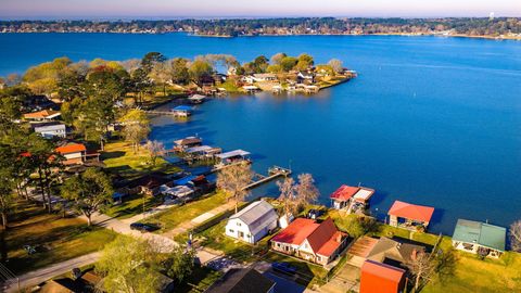 416 Kickapoo Dr Livingston TX 77351