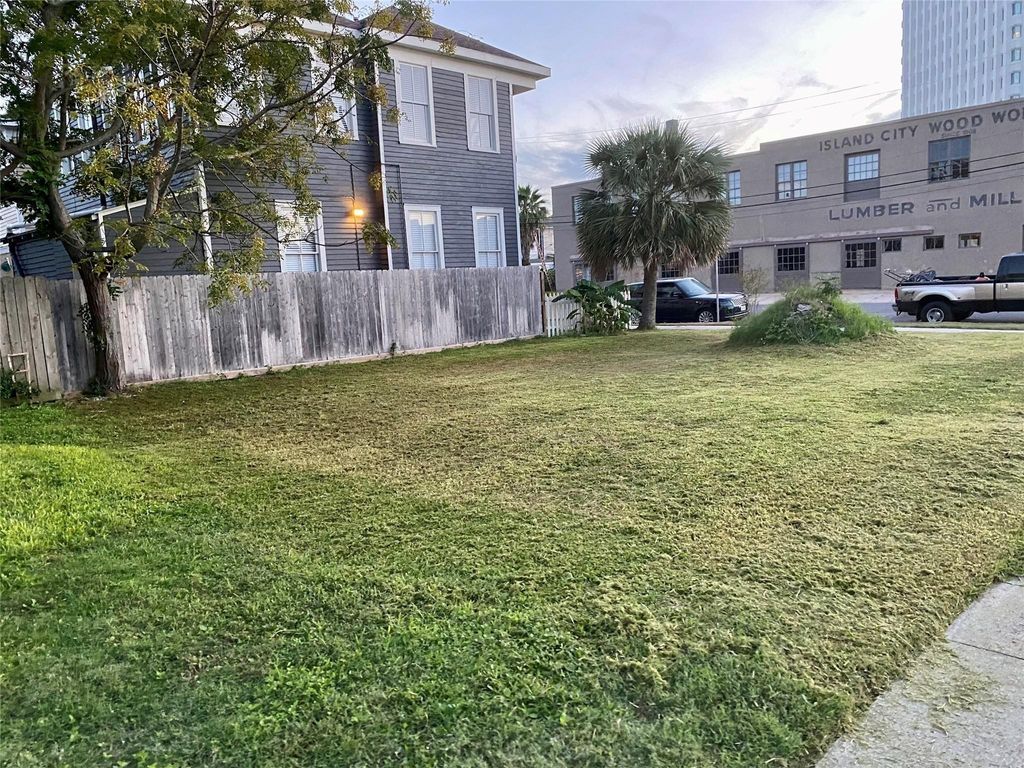 Photo of 302 18th Street, Galveston, TX 77550 (MLS # 62792846)
