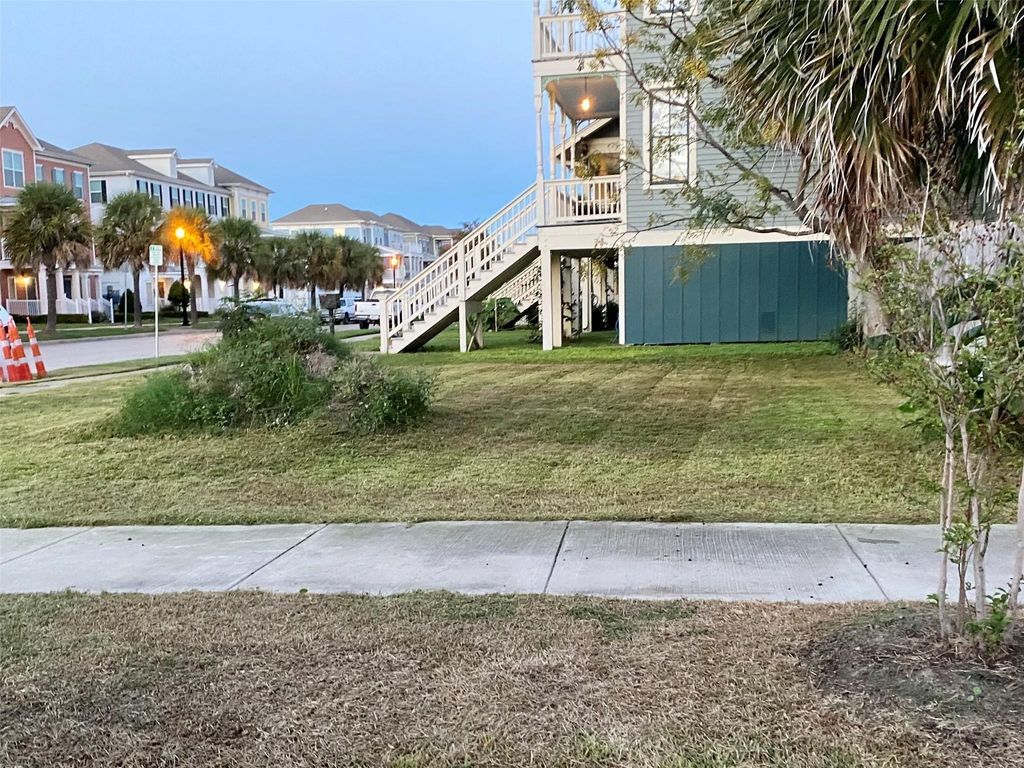 Photo of 302 18th Street, Galveston, TX 77550 (MLS # 62792846)