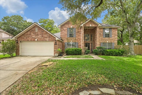 Homes For Sale - 381 Oakshire Court<br/> League City, TX 77573