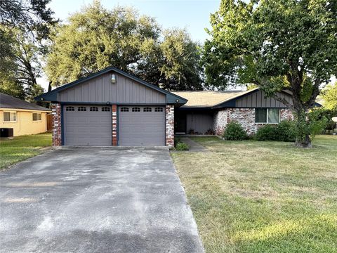 Photo of 210 Meadowlawn St St, La Porte, TX 77571 (MLS # 86139890) Photo of 210 Meadowlawn St St, La Porte, TX 77571 (MLS # 86139890)