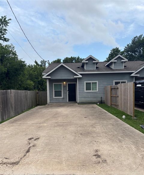 Photo of 9834 Pelsey St Unit B Street, Houston, TX 77029 (MLS # 52787909)