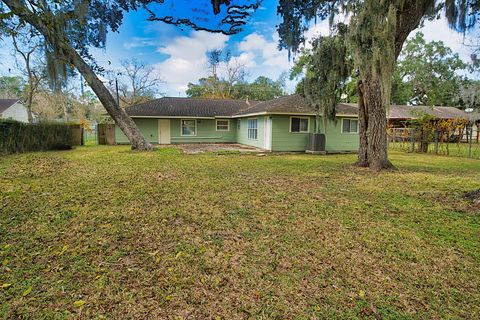 Tiny photo for 906 Avenue A, Sweeny, TX 77480 (MLS # 56364338)