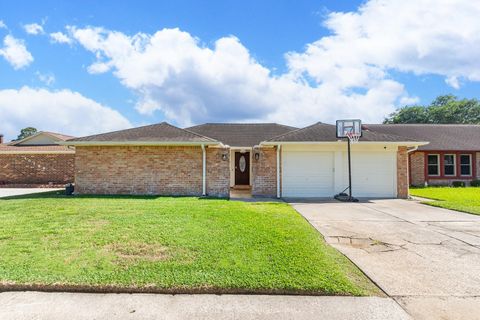 Photo of 10122 Rustic Gate Road, La Porte, TX 77571 (MLS # 33019773)