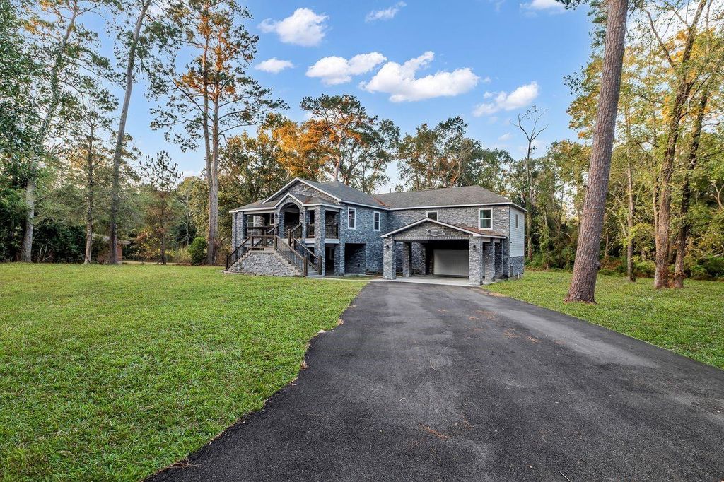 Photo of 83 White Oak Drive N, Woodbranch, TX 77357 (MLS # 30986383)