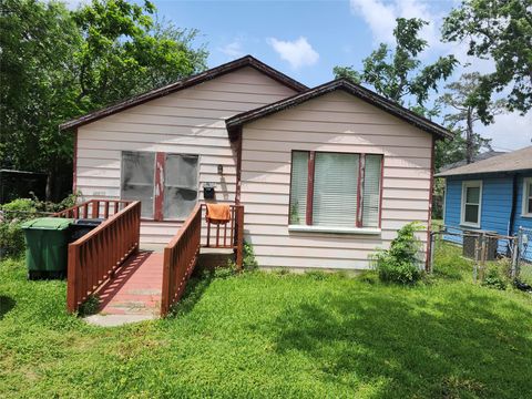 Photo of 4215 Edison Street, Houston, TX 77009 (MLS # 66971636)