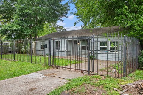 Photo of 9414 Rosehaven Drive, Houston, TX 77051 (MLS # 9454013)