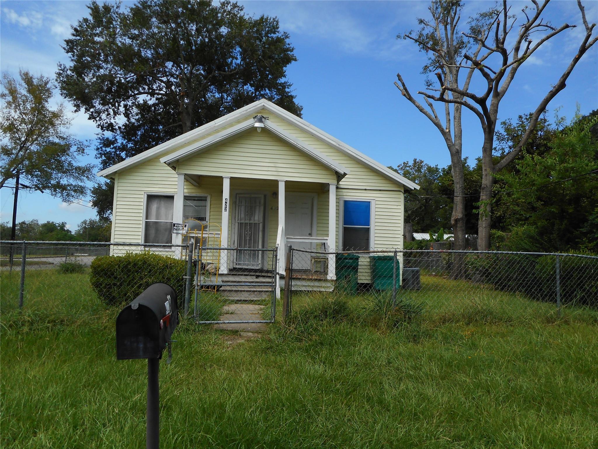 422 Crooke Street