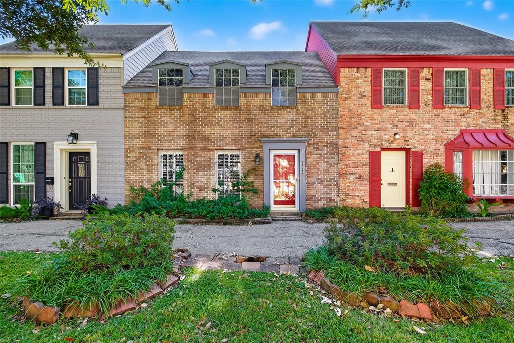 Photo of 5204 Arboles Drive #B, Houston, TX 77035 (MLS # 56781775)