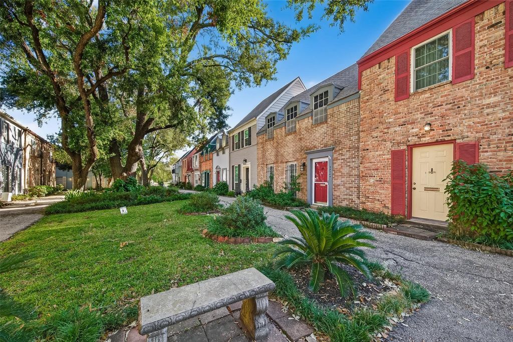 Photo of 5204 Arboles Drive #B, Houston, TX 77035 (MLS # 56781775)