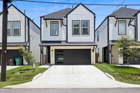 Photo of 6524 Couch Street, Houston, TX 77091 (MLS # 5196868)