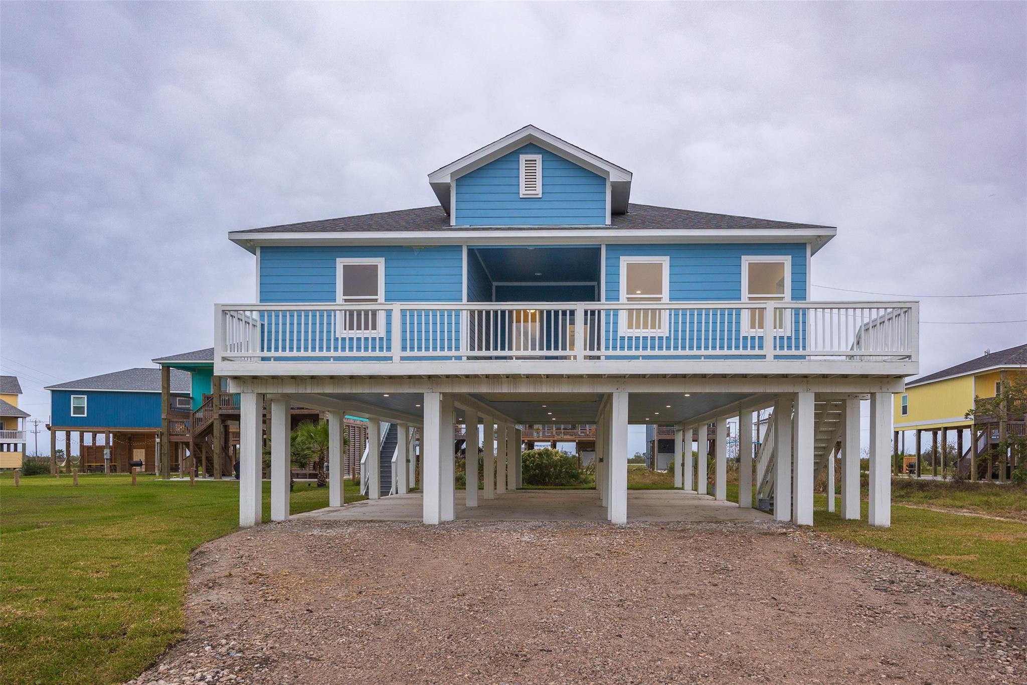 3261 Pirates Cove