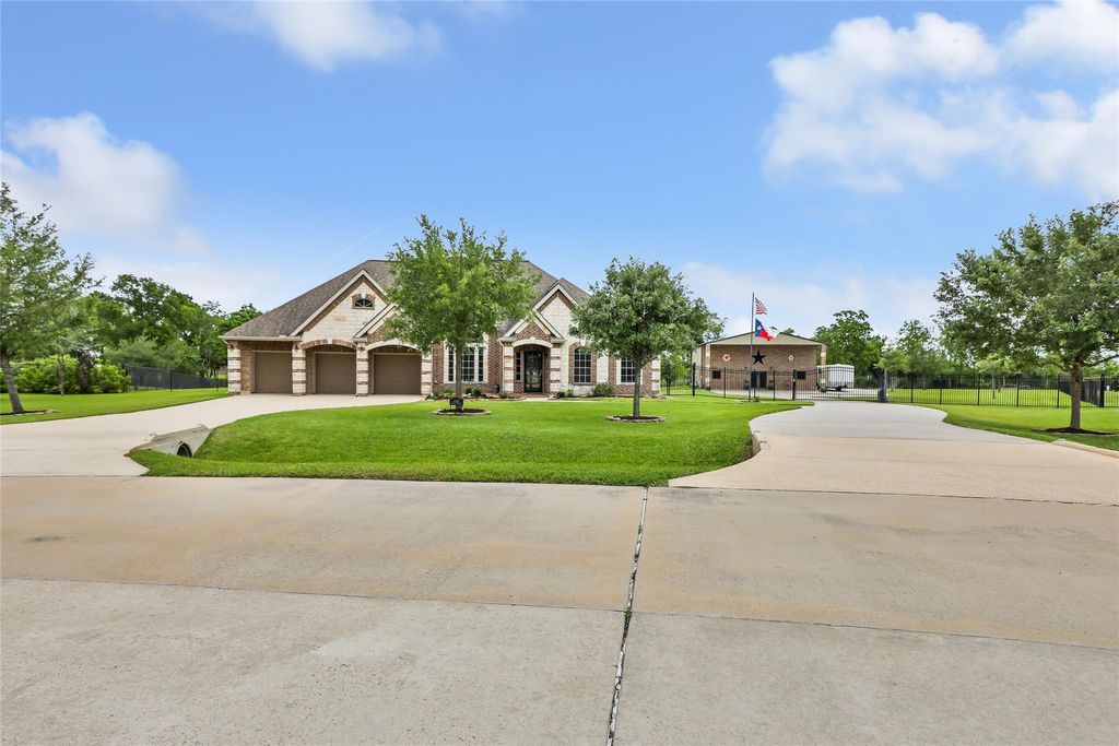 Photo of 6202 Circle Back Road, Baytown, TX 77523 (MLS # 45665235)