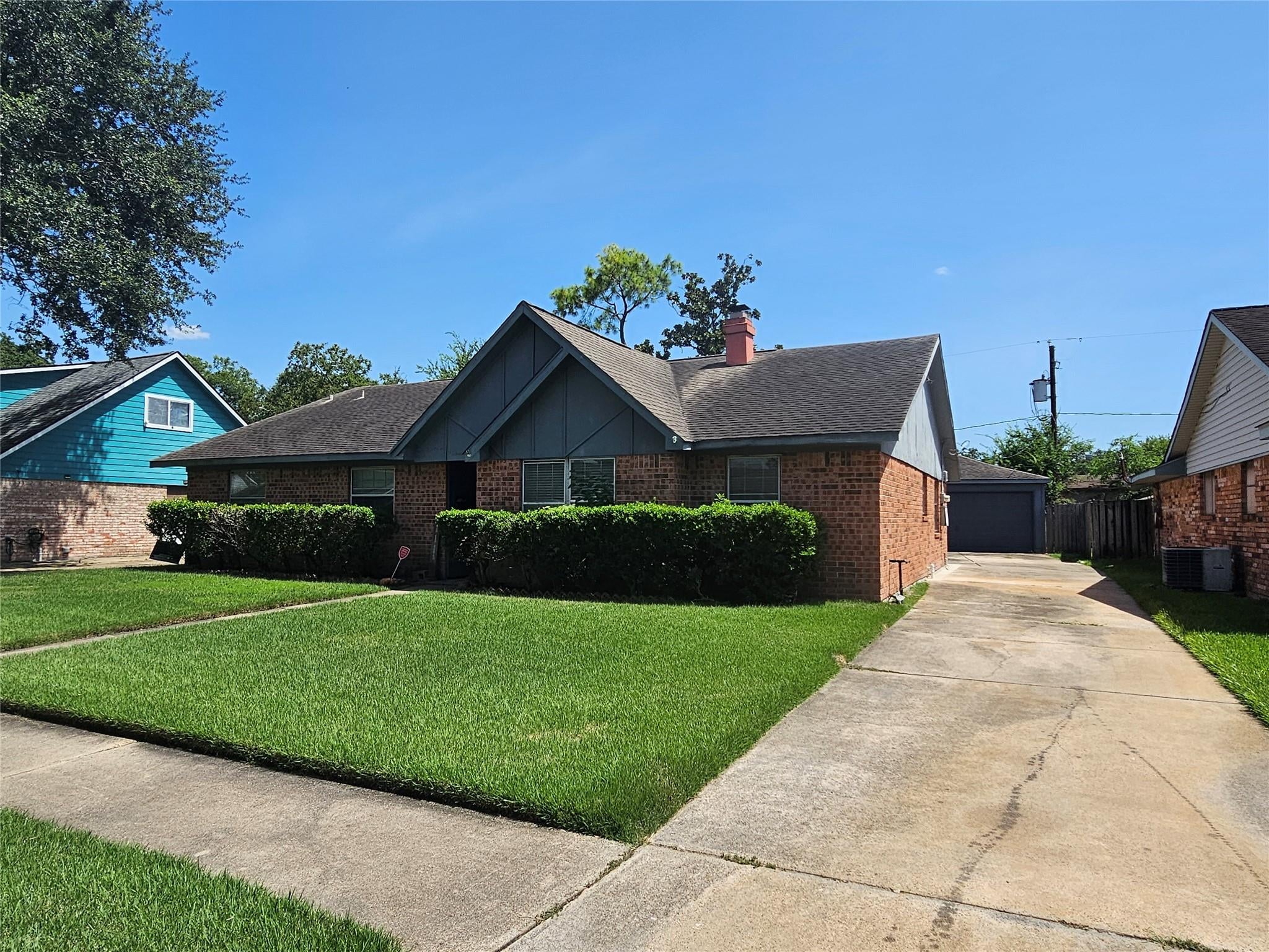 1113 E Amherst Lane