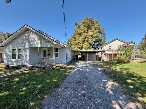 Photo of 2106 13th Street, Port Neches, TX 77651 (MLS # 10829005)