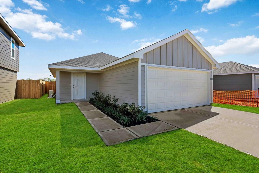 Photo of 12924 Ami And Tami Place, Houston, TX 77048 (MLS # 74673598)