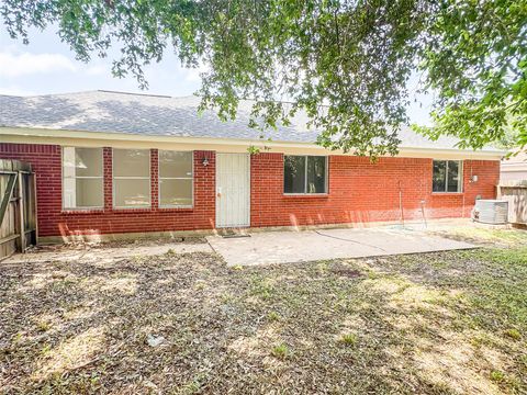 Photo of 5422 Quail Cove Lane, Houston, TX 77053 (MLS # 17103756)