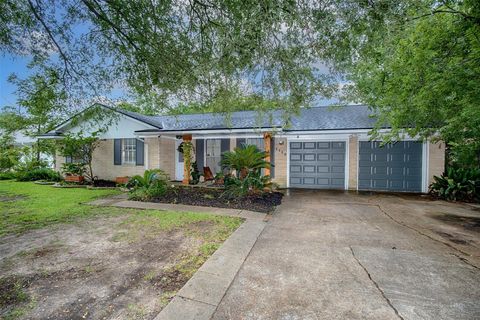 Photo of 1100 Kipp Avenue, Kemah, TX 77565 (MLS # 85199454)